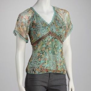 NWT Cute Floral top with waist detail